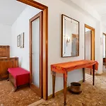 Venice Daire
